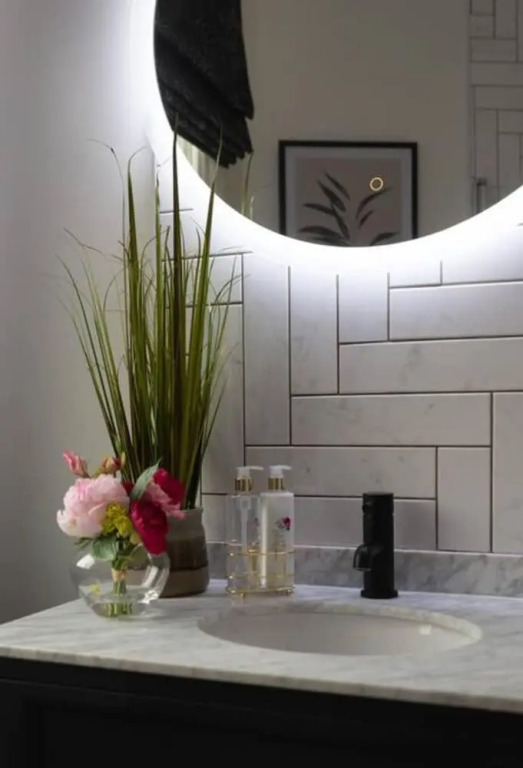 Escape 2 Unwind At The Parade, Accommodates 10