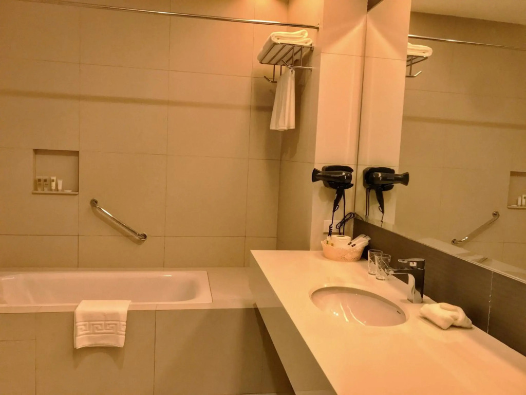 Crown Hotel at Harbour Springs Palawan Managed by Enderun Hotels