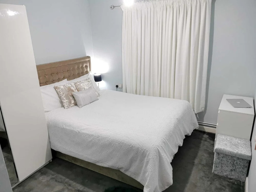 Entired Apartment Near Manchester City Centre, M15