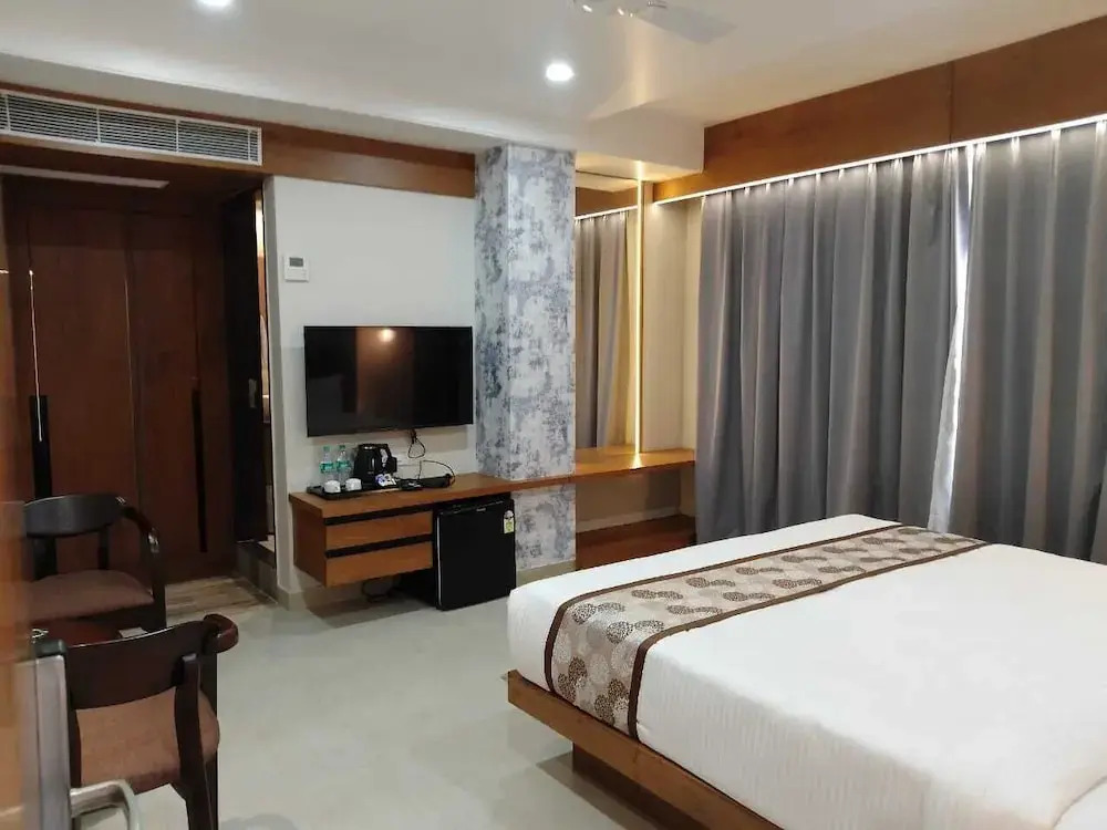 Palette by CheckIn Patel Nagar Bhopal
