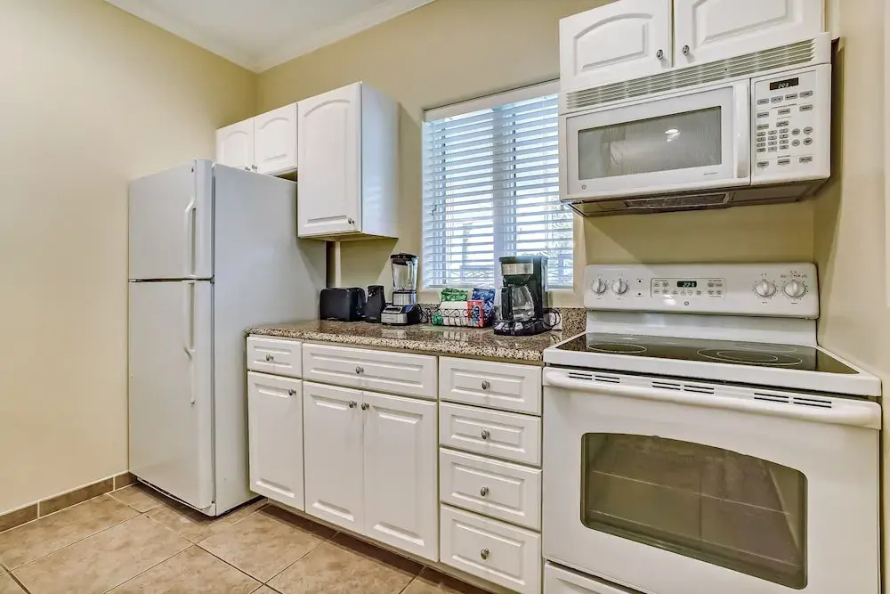 Dog-Friendly Home in the Tennis Villas w/Free WiFi, Shared Pool, Central AC