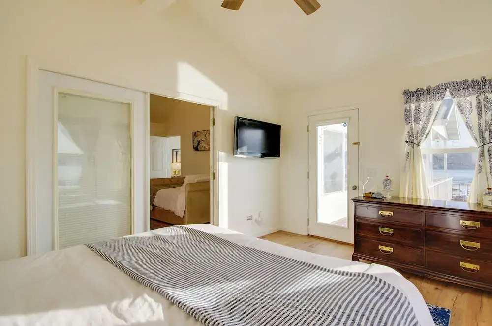 Lake View Cottage: Lake Ozarks Getaway