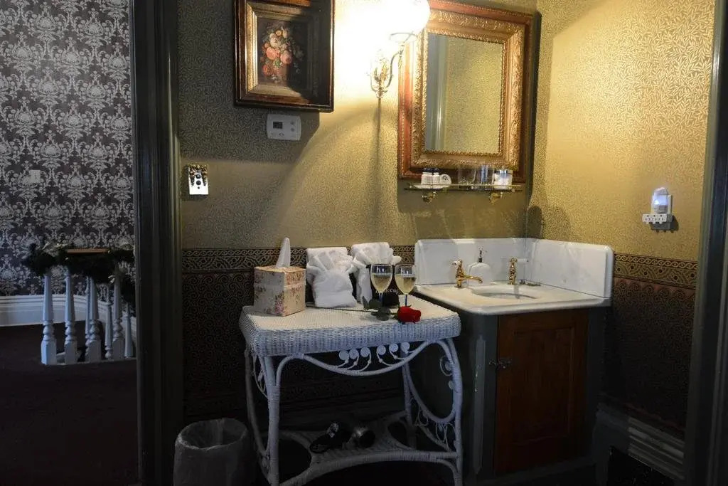 DeLano Mansion Inn