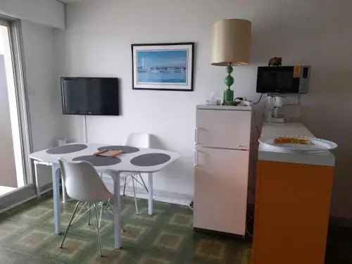 Apartment Vue Mer - Direct a la Plage