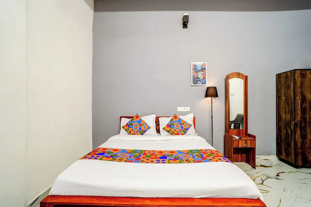 Fabhotel Redmoon Residency Elite