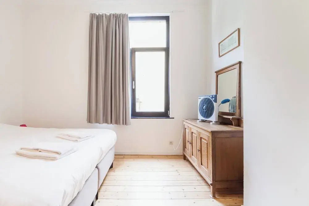1 Bedroom W Kitchen and Bathroom In Trendy St Gilles