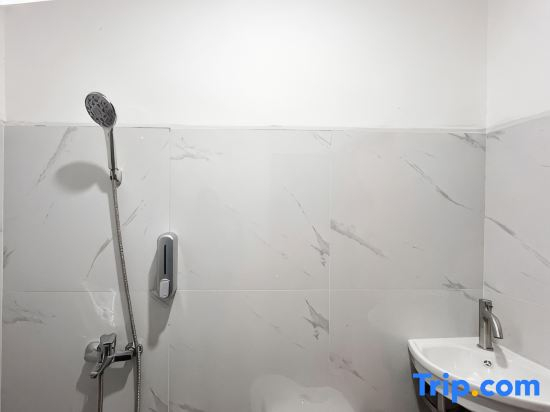 Urbanview Hotel Jackson Living near Stasiun Malang