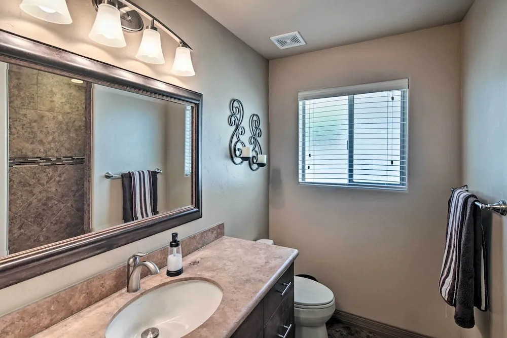 Pool, Hot Tub & Lake Views: Lake Havasu Home!