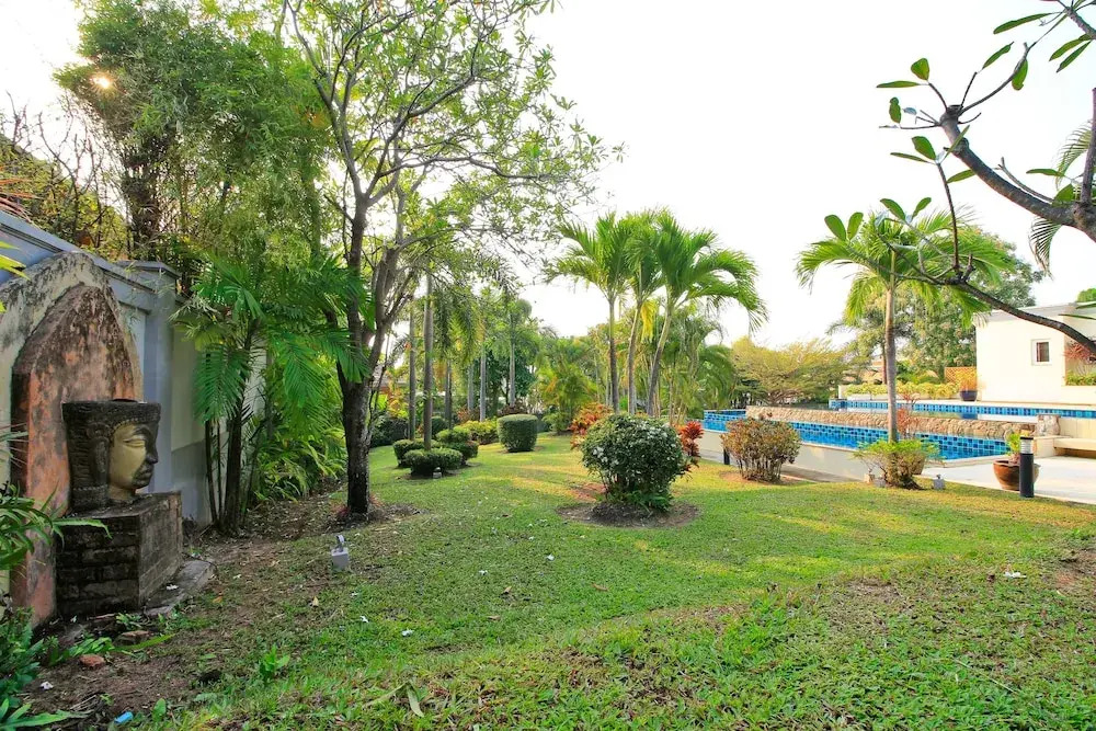 Pattaya Sunset Villa 4 Bedroom Sleeps 8