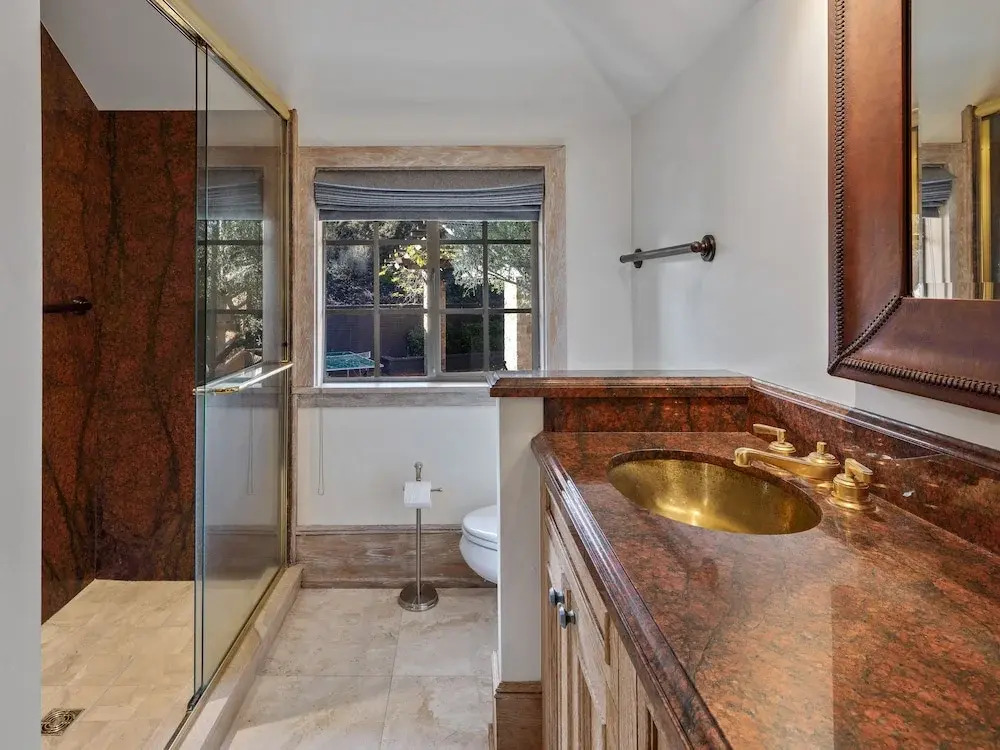 Incredible Gated Vineyard W/ Pool & Pub 3 Bedroom Home