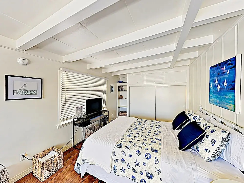 1137 Montauk Ln Apartment Upper Unit 1 Bedroom 1 Bathroom Apts