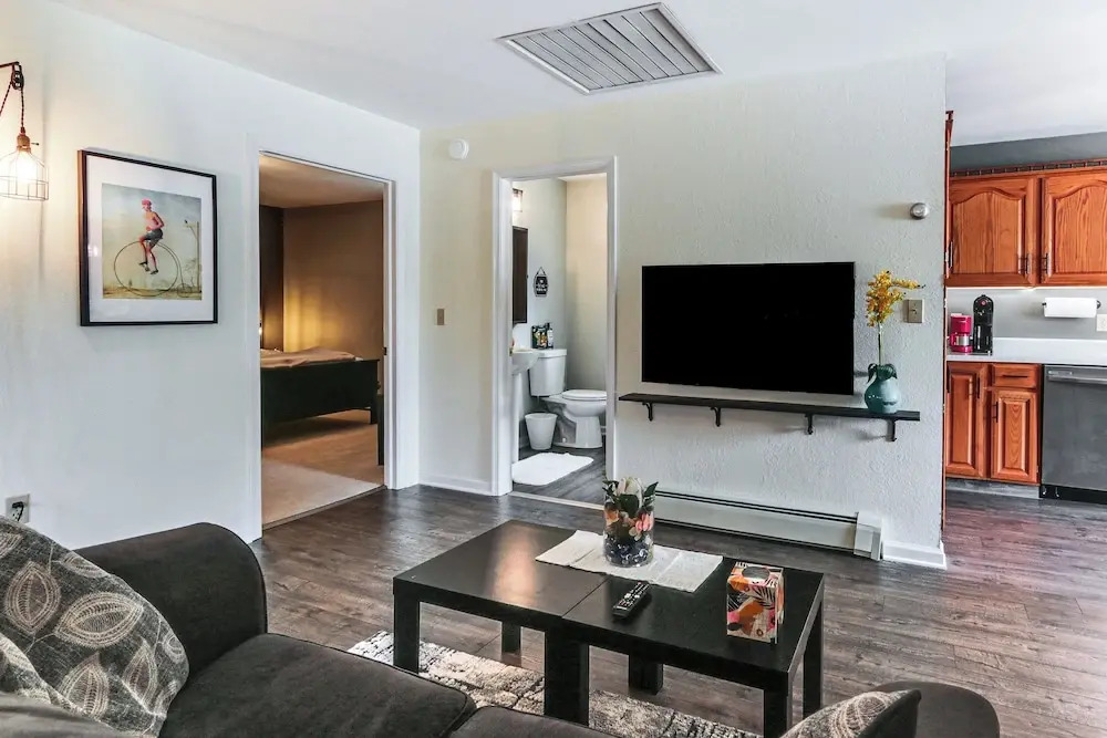 Walk to Town: Charming Unit w/ Balcony in Bedford!