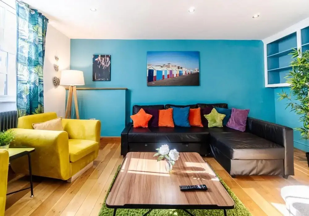 Pebble Mews House - Sleeps 6 to 8 Guests