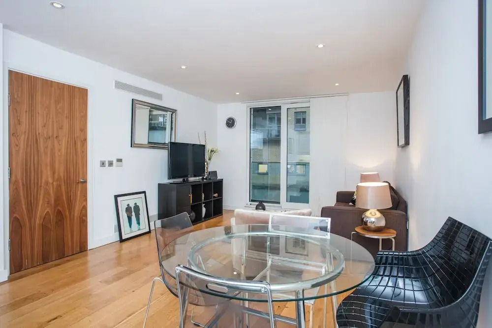 2 Bedroom Apartment Near Victoria Station