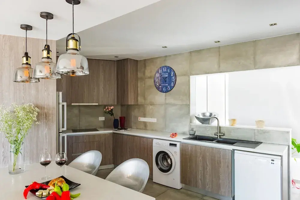Levanco City Sea Business Suite