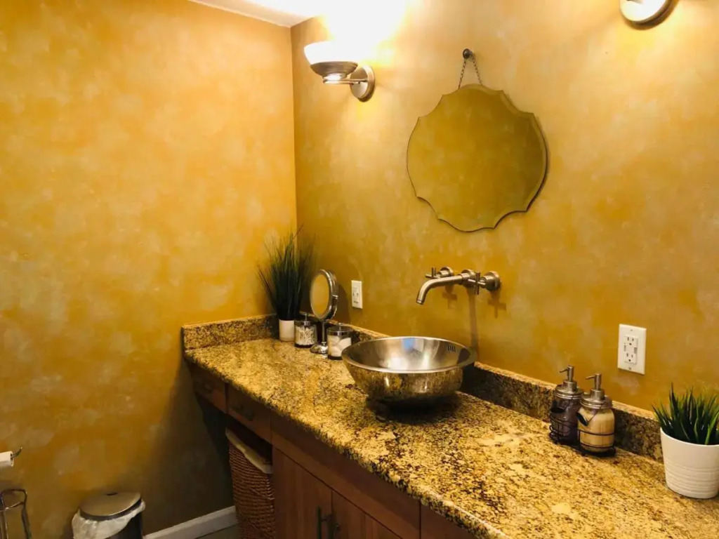UPDATED Amazing Bi -Level Condo minutes from water views of New York City