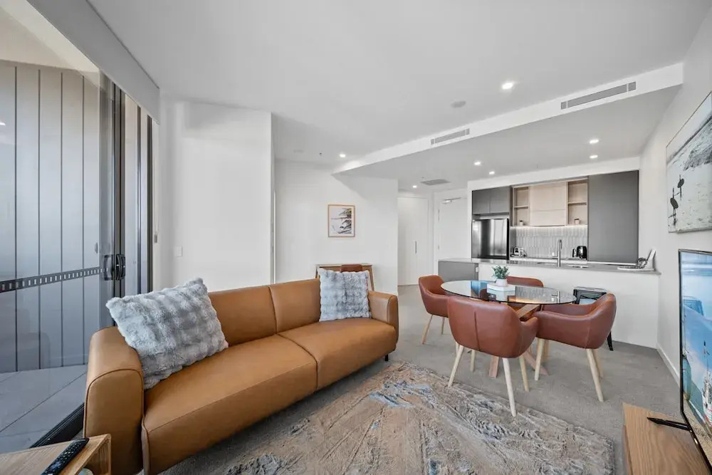Apartment With Gym and Indoor Pool Access