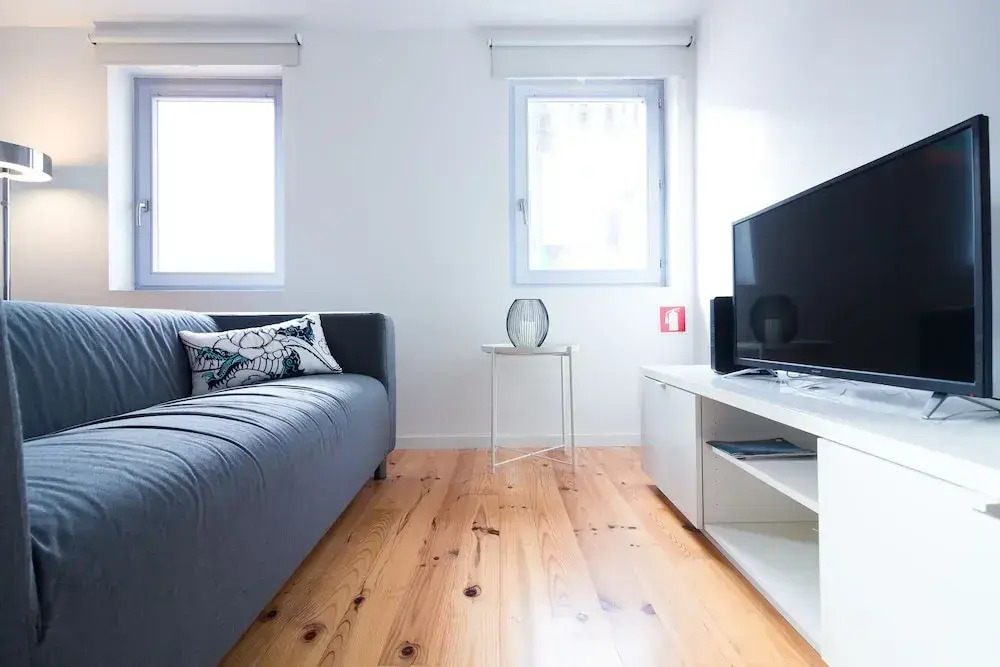 ON Apartments – Violin