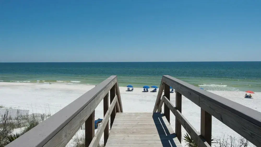 2 Minutes to Beach & Next to Pool - Free Beach Setup, Sleeps 12