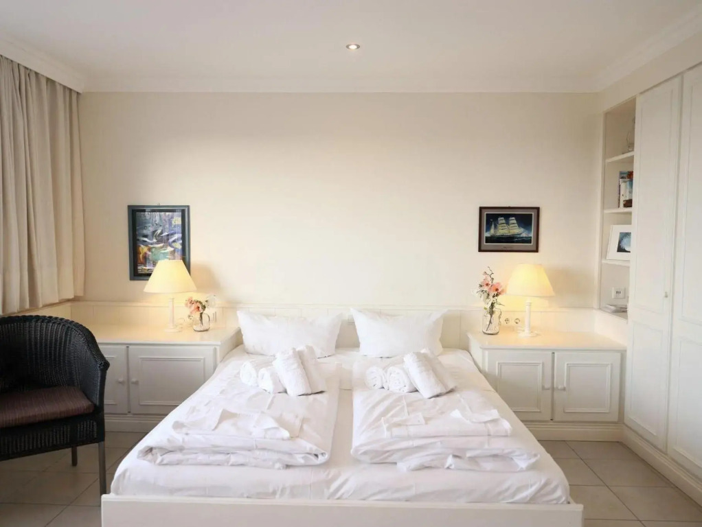 Wohnen Sie im Herzen Westerlands, in einer komplett neu renovierten 1-Zimmer Wohnung