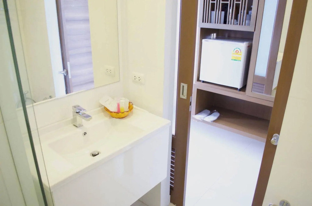 Отель Centro One Patong