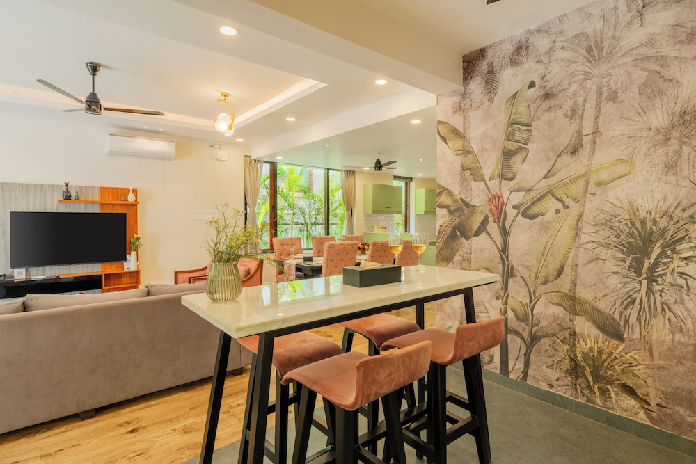 ELIVAAS 3 BHK Pvt Pool & Bar - Villa Valerie