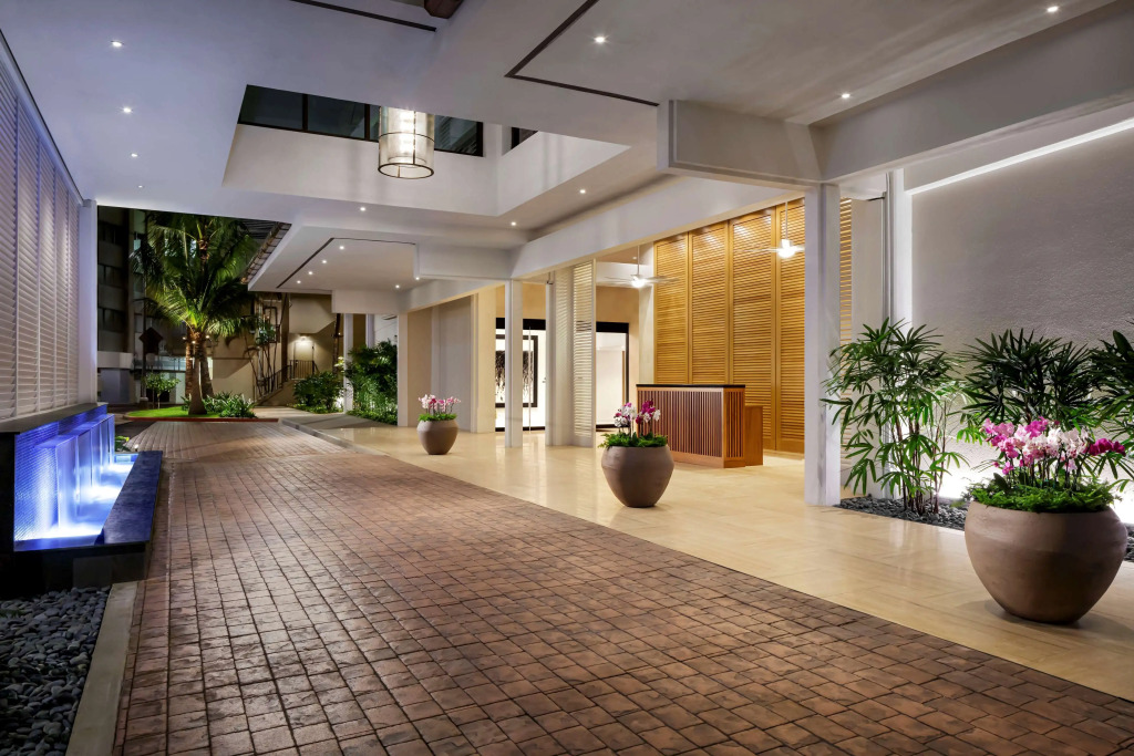 Halepuna Waikiki by Halekulani - NO RESORT FEE