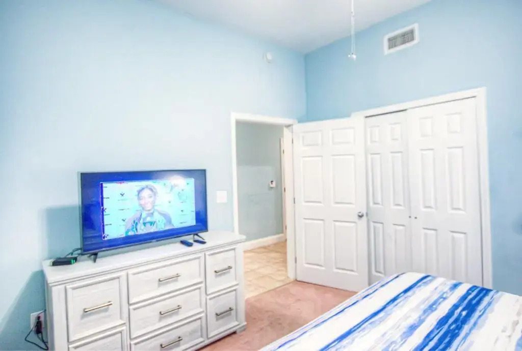 Large 3 Bd Penthouse 2020 In Laketown, Great Views and Amenities!
