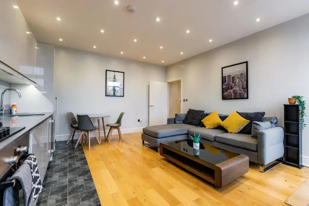 Thorpe Road 1 Bed Apartment with Parking
