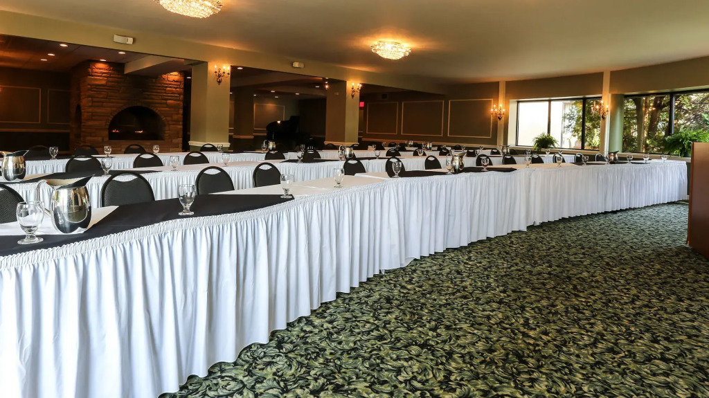 Meadowbrook Inn