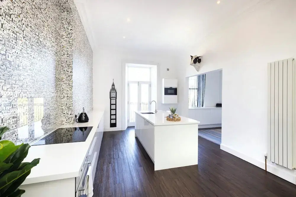 Delightful 3-bed Flat with Parking