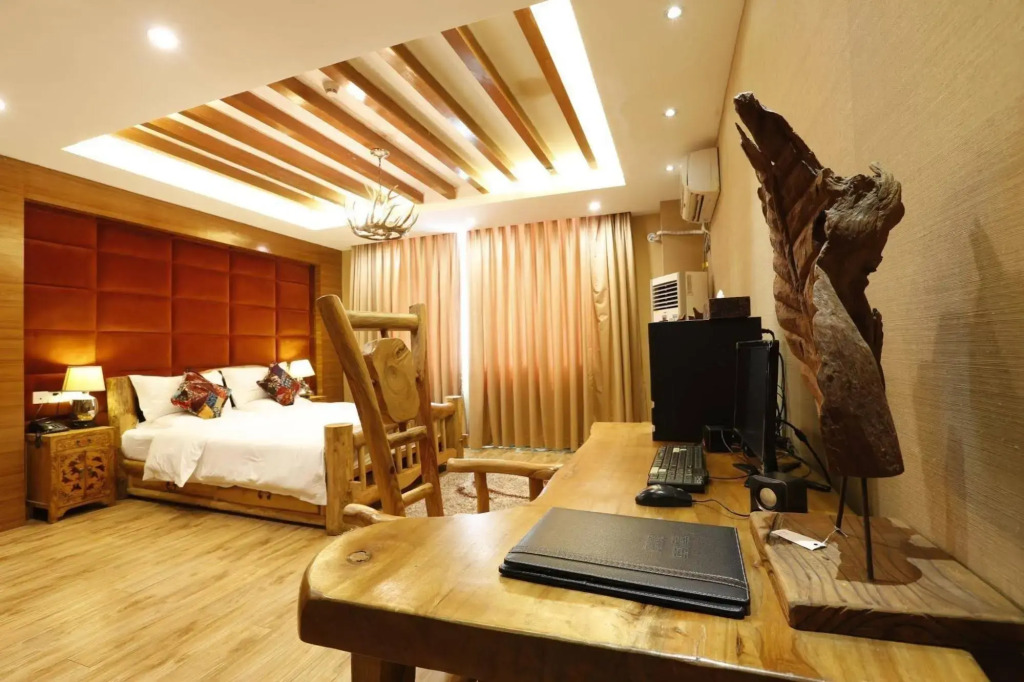 Pufengtang Wooden Art Hotel