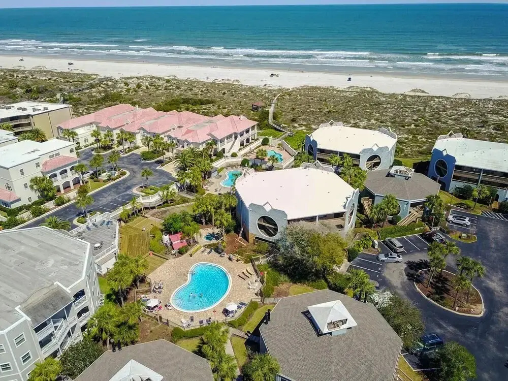 Hibiscus E204 Free Activities, Oceanfront, Wifi, 3 Pools