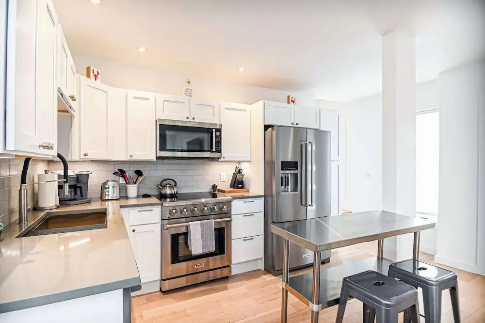 Latitude Adjustment Walk to Beach & Dining!
