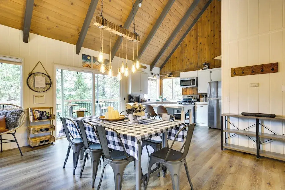 Cozy & Chic Lake Arrowhead Cabin w/ Deck