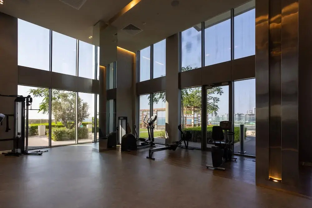 Waves - High-Rise Elegance: 2BR Apt with Marina Views