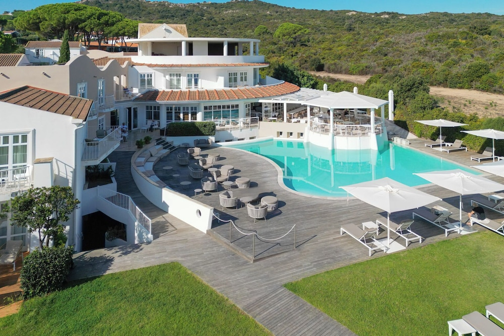 Hotel with swimming pool in Conca Verde just 100 mt from the sea