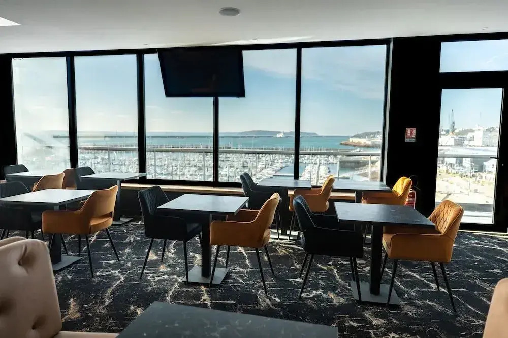 Le Barracuda & Spa, pieds dans leau, vue mer, espace bien-être offert