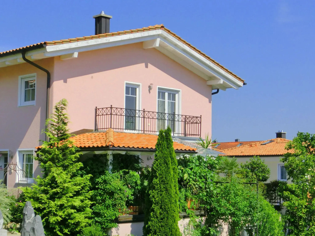 Charming Apartment With Terrace in Deggendorf