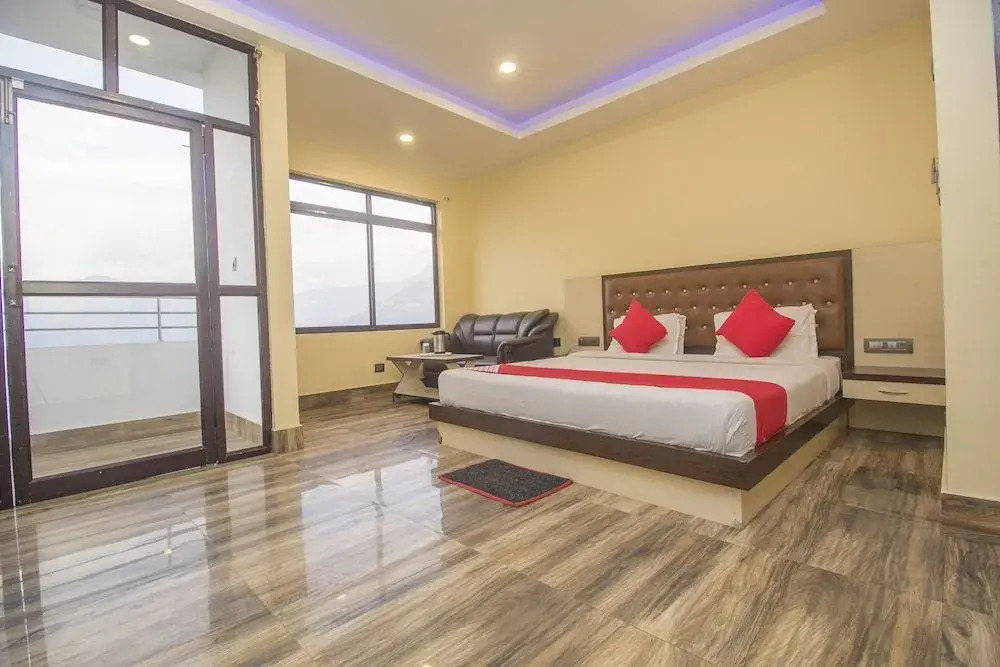 OYO 28105 Hotel Blue Sapphire