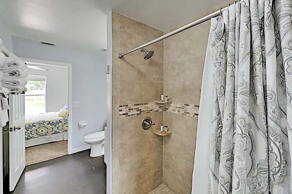 Stylish Tropical Getaway W/ Pool & Oversized Yard 3 Bedroom Home