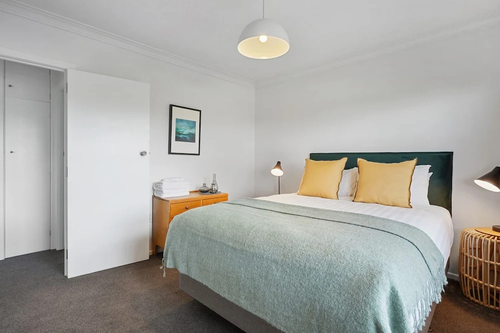 Renovated Takapuna 2BR Apt - Parking