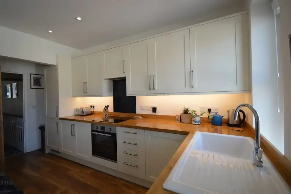 Charming 2 Bedroom Apartment Near Station