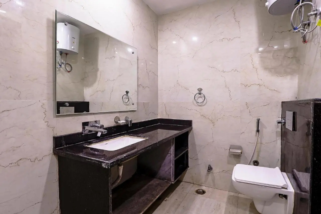 Fabhotel Swess Grand