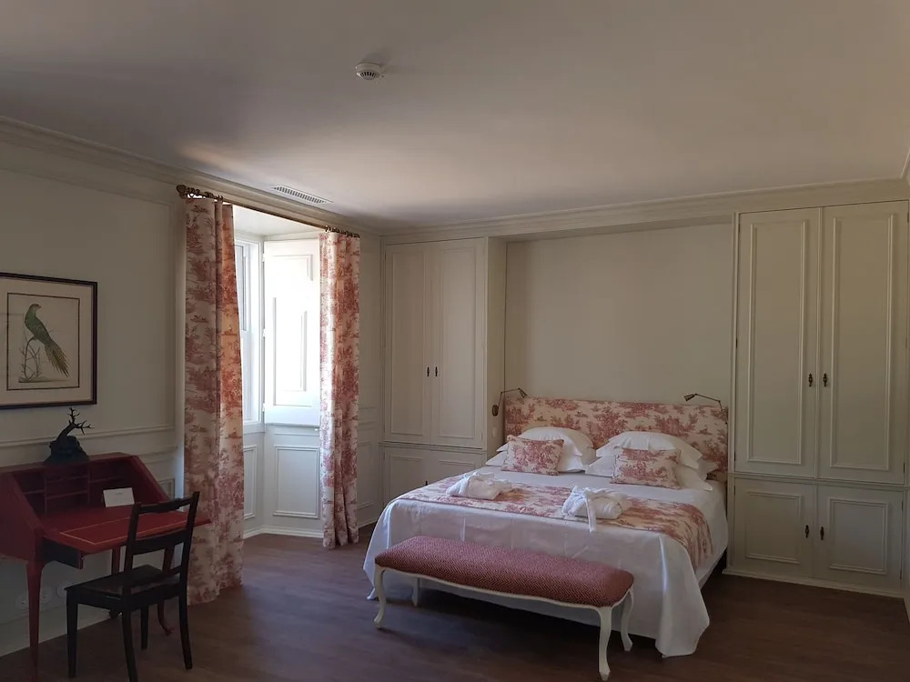Hotel Charlie Inn