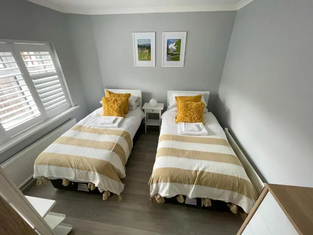 Large family Bungalow, parking & Bike Store BPW