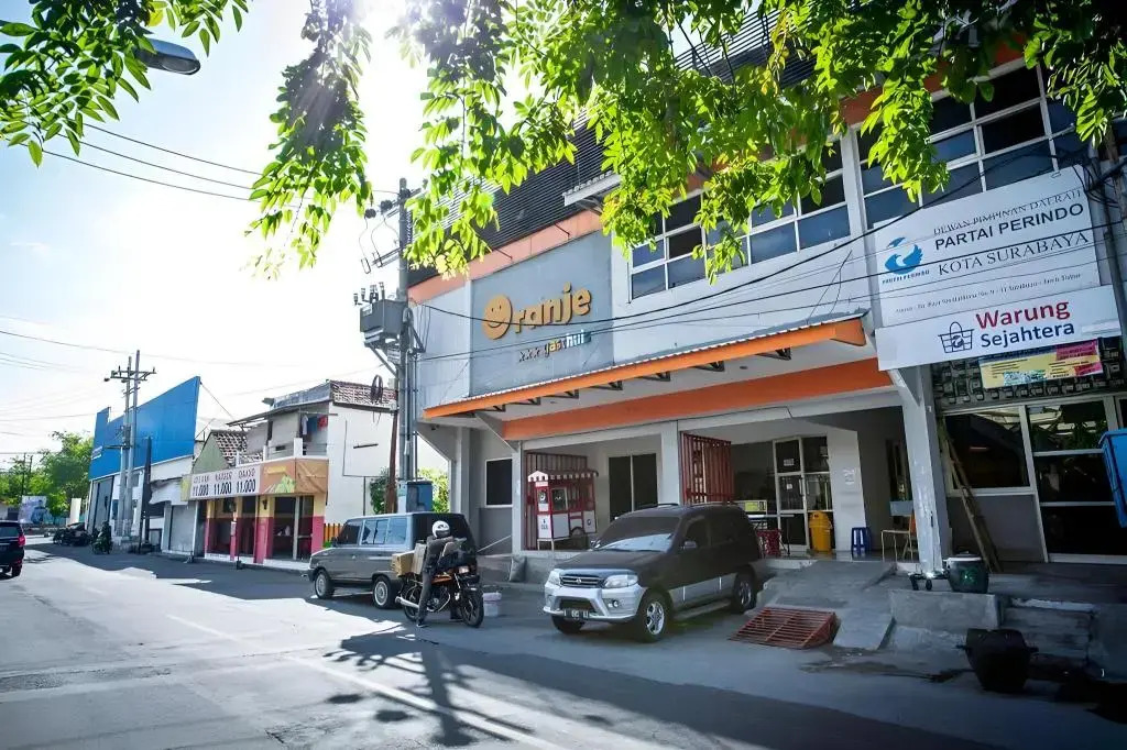 RedDoorz at Siwalankerto Surabaya
