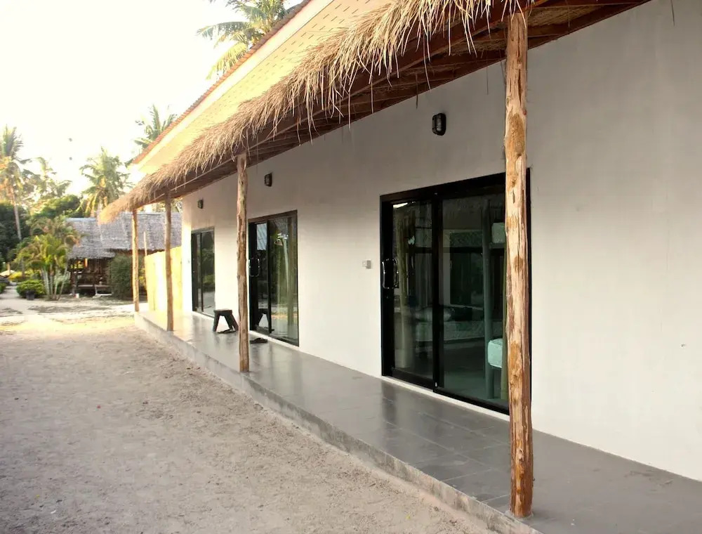 The Beach Village - Hostel