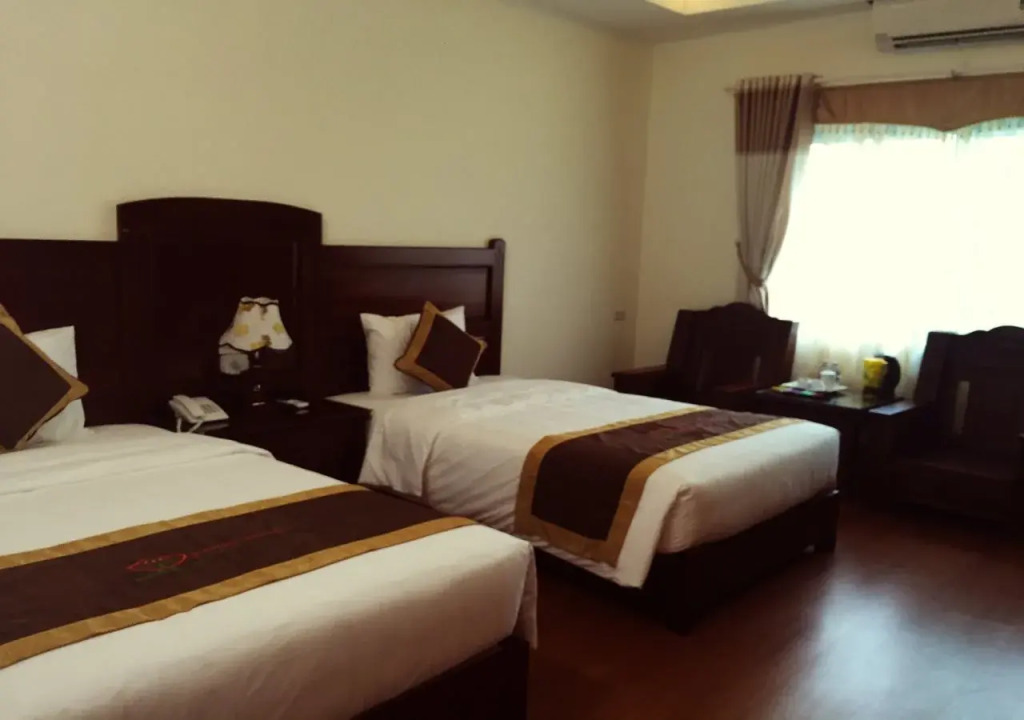 Khách sạn Sen Hồng