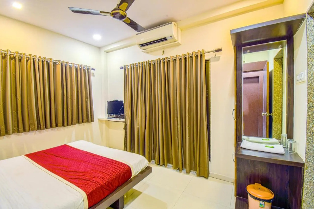 Hotel Vishnupriya Grand